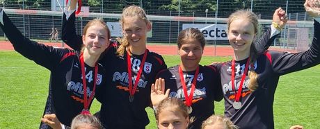 Mädchenteams erkämpfen Medaillen