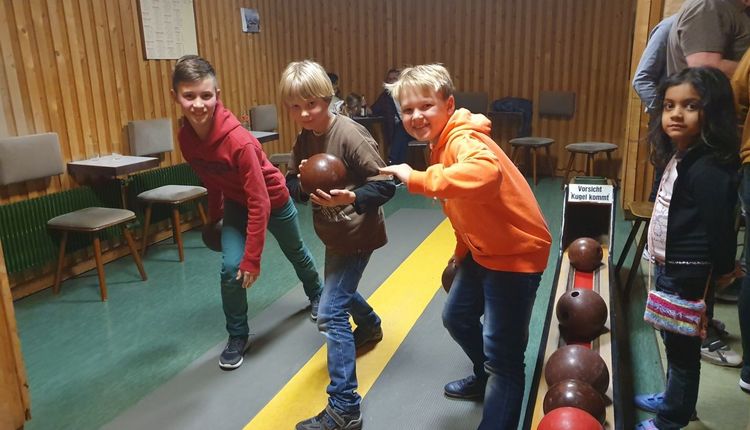 Tischtennis-Abteilung beim Weihnachtskegeln