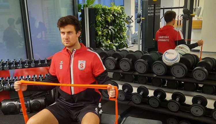 Bundesligasportler starten Schulterpräventionstraining