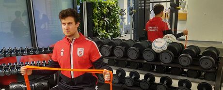 Bundesligasportler starten Schulterpräventionstraining