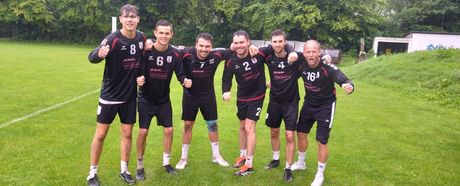 Weiße Weste übersteht auch Wasserschlacht