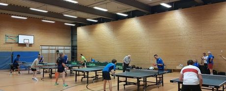 Erster Trainingstag Tischtennis am 3.1.2019: Volle Halle mit 22 Abteilungsmitgliedern