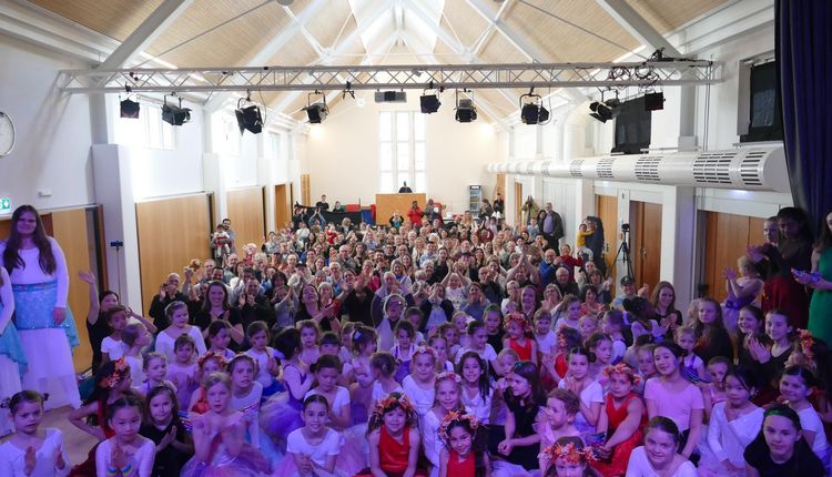 "Die tanzenden Jahreszeiten!"  Kindertanzshow der Tanzoase