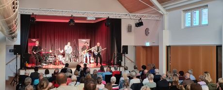 Maffay Pur spielte in der TuV-Halle